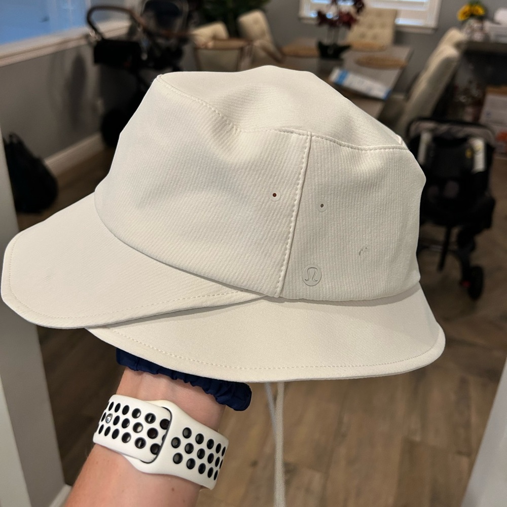 Lululemon bucket hat